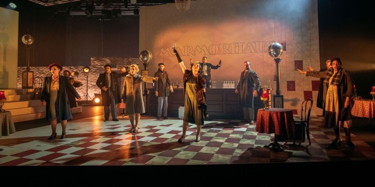 full ensemble and set of Eintanzer