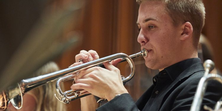 Trumpet player rehearsing in an orchestral rehearsal