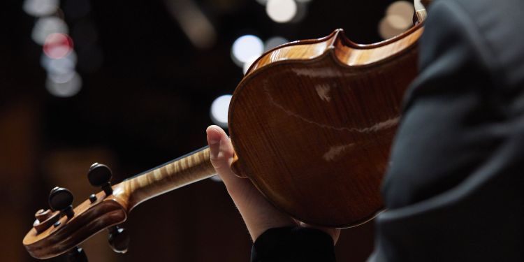 Close up shot of a violin with out of focus lights in the background