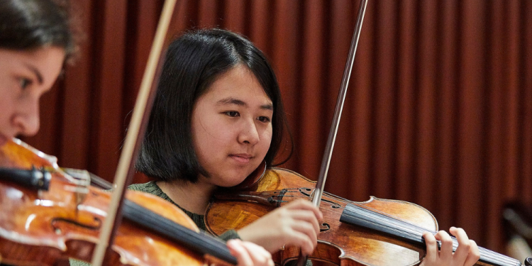 Female violinist