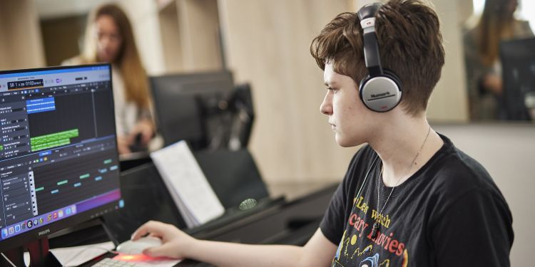 Music Production in Logic Pro - Easter