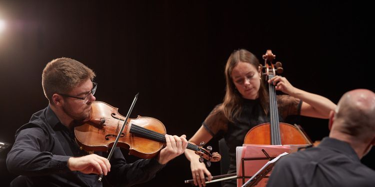 Guildhall chamber musicians, violin and cello
