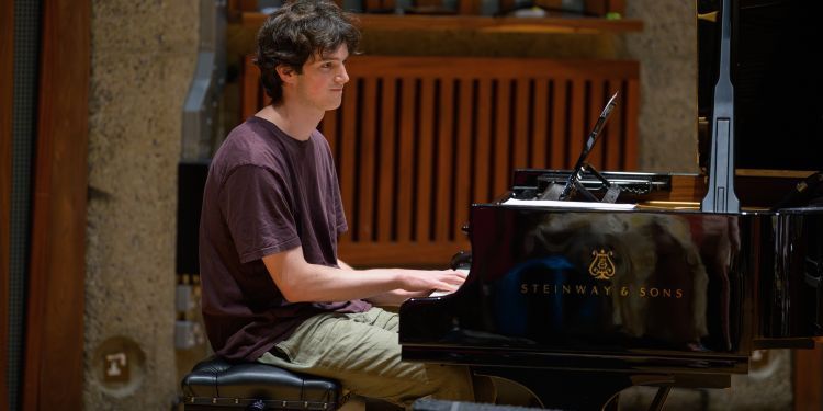 Photo of a male pianist