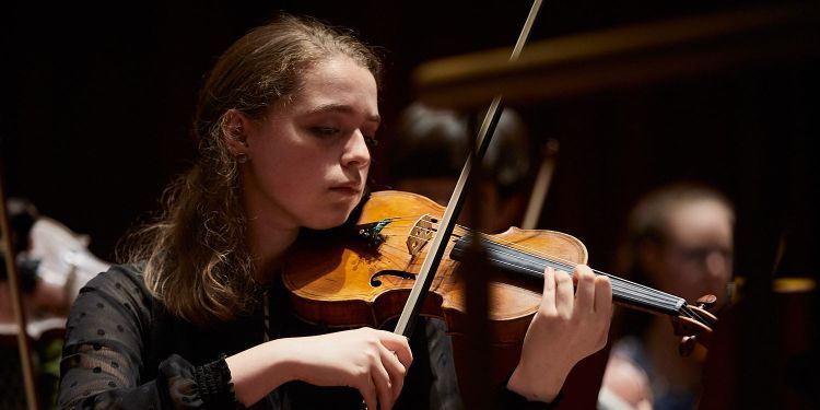 Junior Guildhall violinist