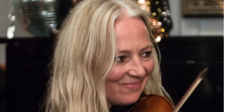 Headshot of Kate Jones holding her violin