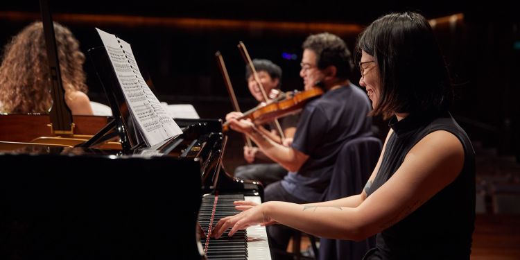 A chamber quartet and a pianist