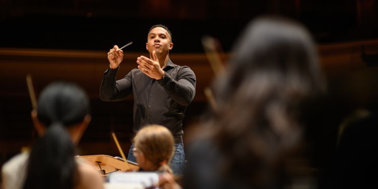 Matthew Lynch conducting LSSO