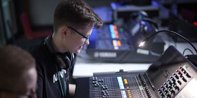 Short Courses - Summer Schools 2023 - Introduction to Theatre Sound Engineering - Participant at Sound Desk (Paul Cochrane)