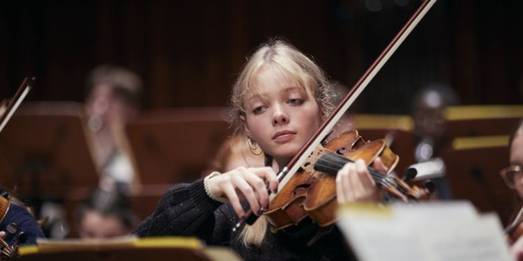 Junior Guildhall violinist