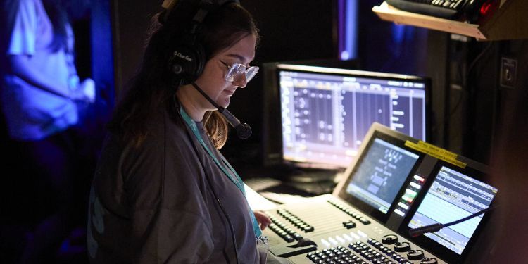 Short Courses - Summer Schools 2024 - Stage Management - Participant at Lighting Desk (Paul Cochrane)