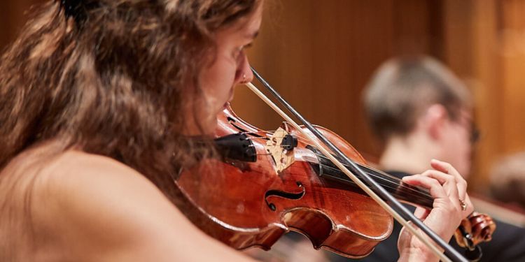 Guildhall violin player