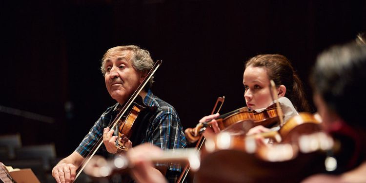 Violinist Levon Chilingirian playing in Guildhall chamber ensemble