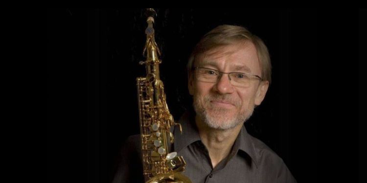 Claude Delangle holding saxophone