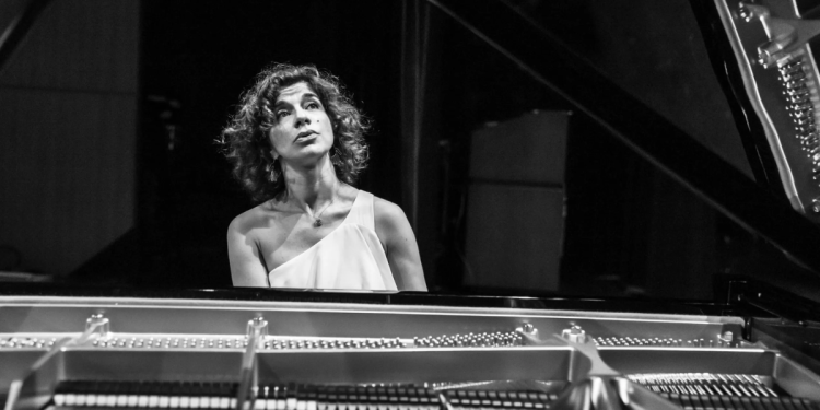 Inna Faliks playing the piano 