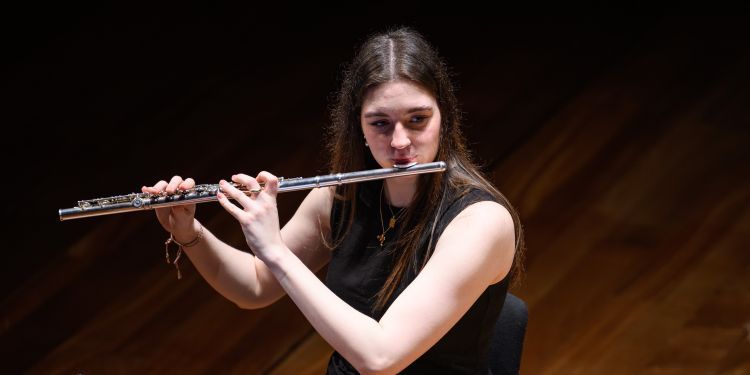 Guildhall student on stage playing the flute