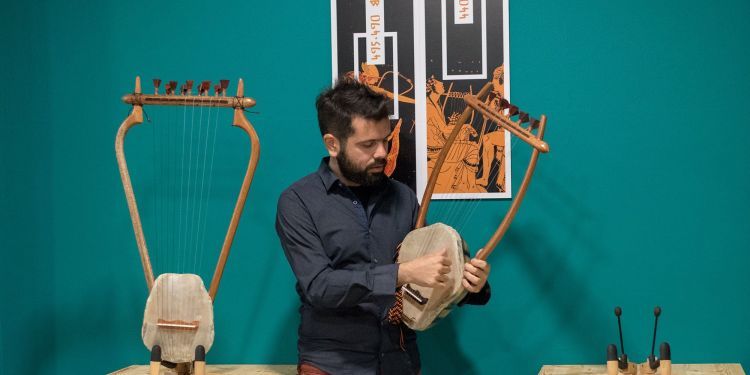 Theodore Koumartzis playing the lyre