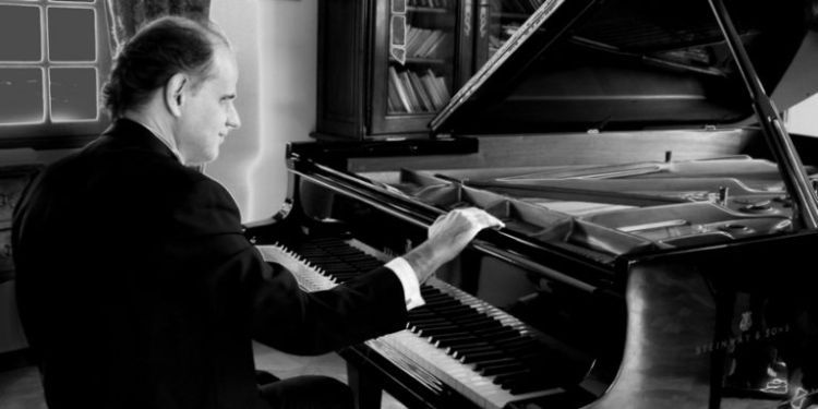 Black and white image of Bernard d'Ascoli at the piano