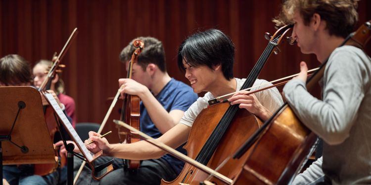Junior Guildhall cellist