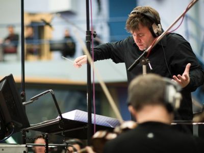 Ben Wallfisch conducting