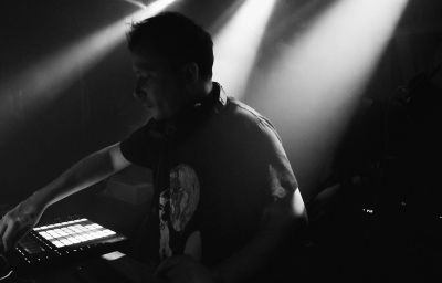 Nick Feldman performing