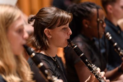 Young female clarinettist, brunette hair